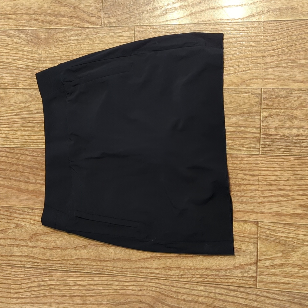Athleta black workout, running skorts with mesh lining and zipper pockets, 8